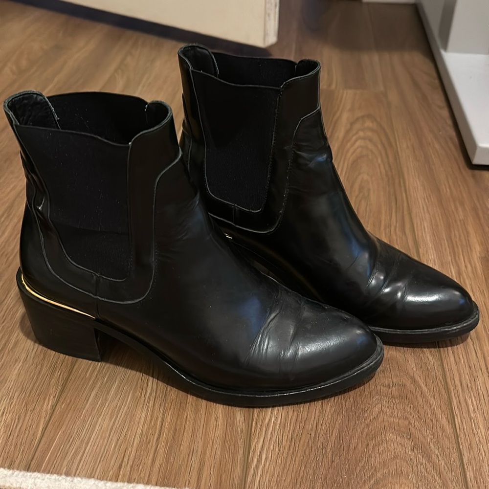 MAKE ME AN OFFER MOVING SALE EVERYTHING MUST GO Louis Vuitton booties